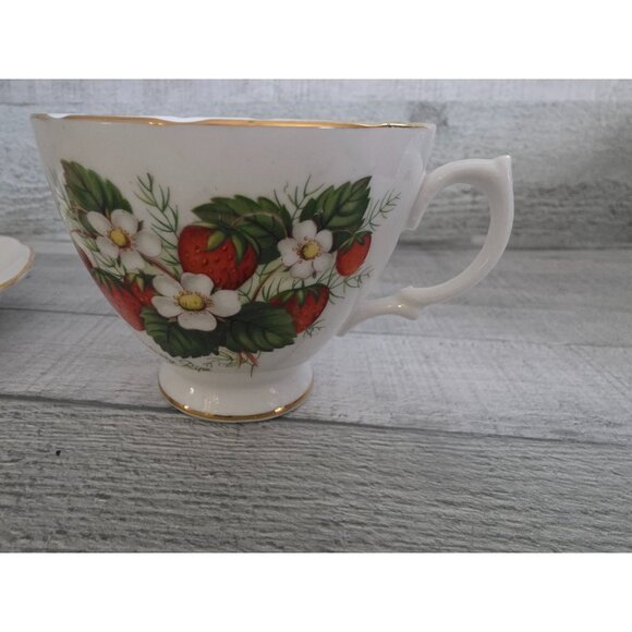 Vintage Imperial England Bone China Strawberry Ripe Tea Cup & Saucer Set - Picture 4 of 8